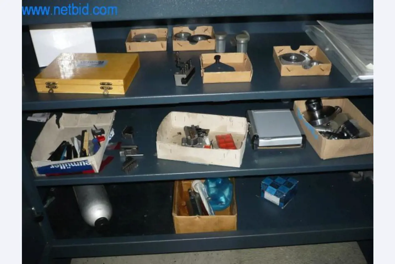 CNC soustružnicko-frézovací centra / stroje, průmyslové vozíky, kancelářské a obchodní vybavení-2