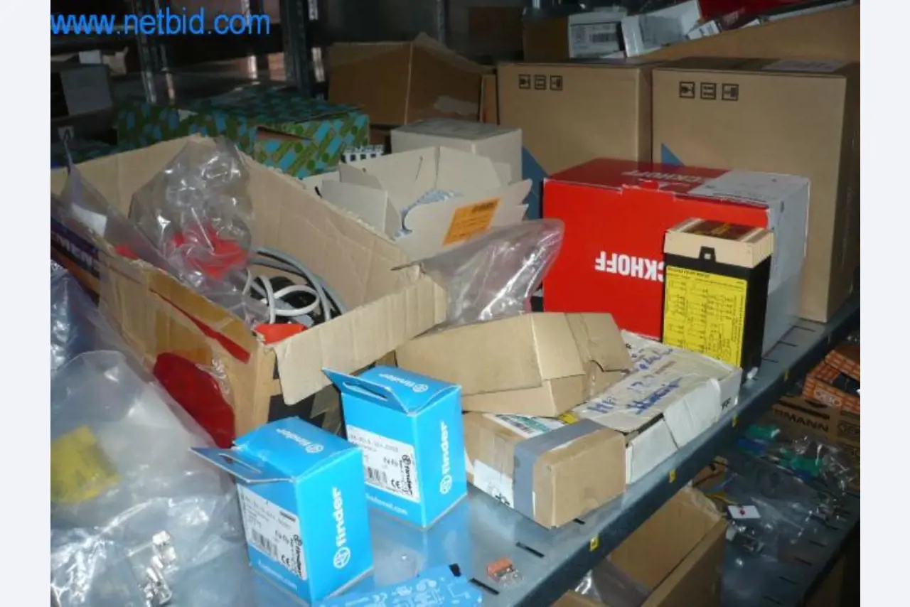 CNC draai-/freescentrum/machines, industriële trucks, kantoor- en bedrijfsuitrusting-1