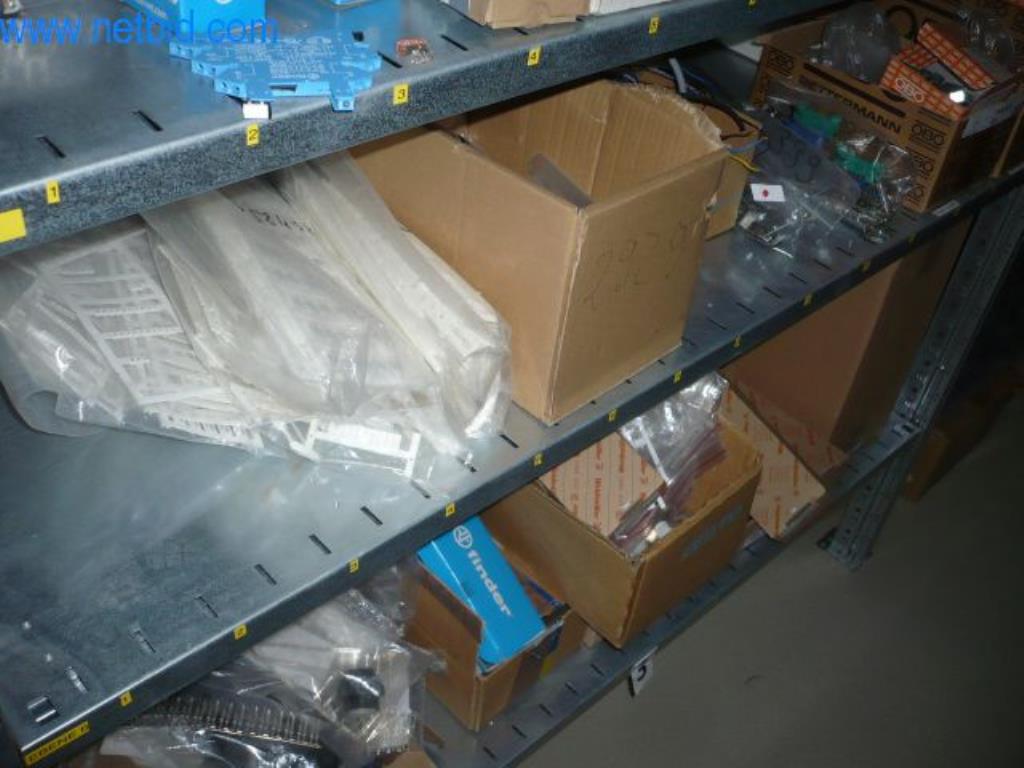 Centre de tournage/fraisage CNC / machines, chariots de manutention, équipement de bureau et de commerce-2