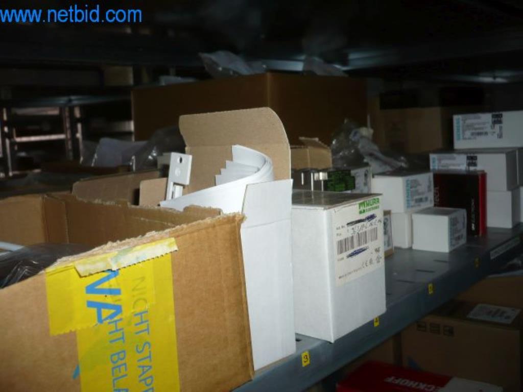 Centre de tournage/fraisage CNC / machines, chariots de manutention, équipement de bureau et de commerce-3