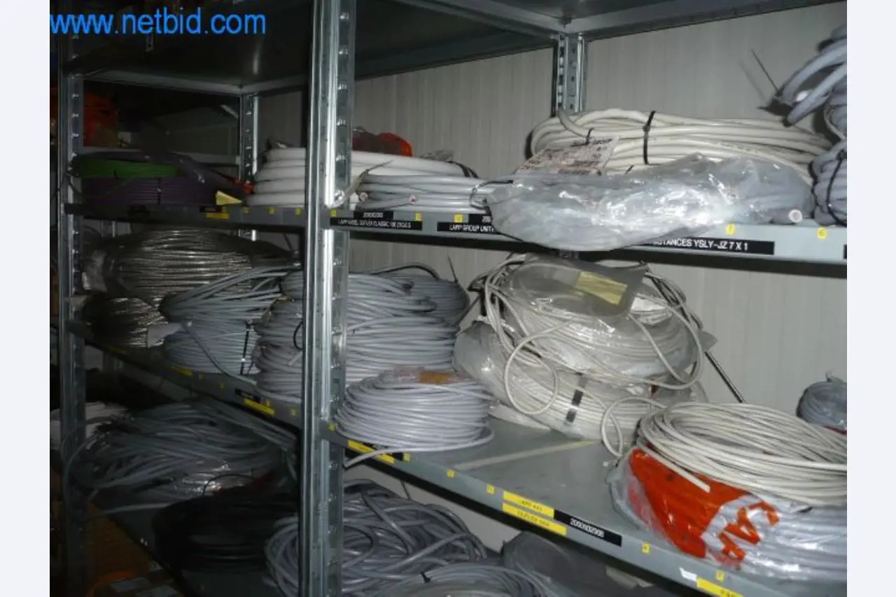 CNC draai-/freescentrum/machines, industriële trucks, kantoor- en bedrijfsuitrusting-1