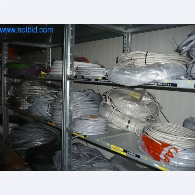 CNC draai-/freescentrum/machines, industriële trucks, kantoor- en bedrijfsuitrusting-1