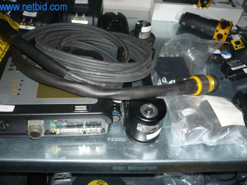 Centre de tournage/fraisage CNC / machines, chariots de manutention, équipement de bureau et de commerce-4