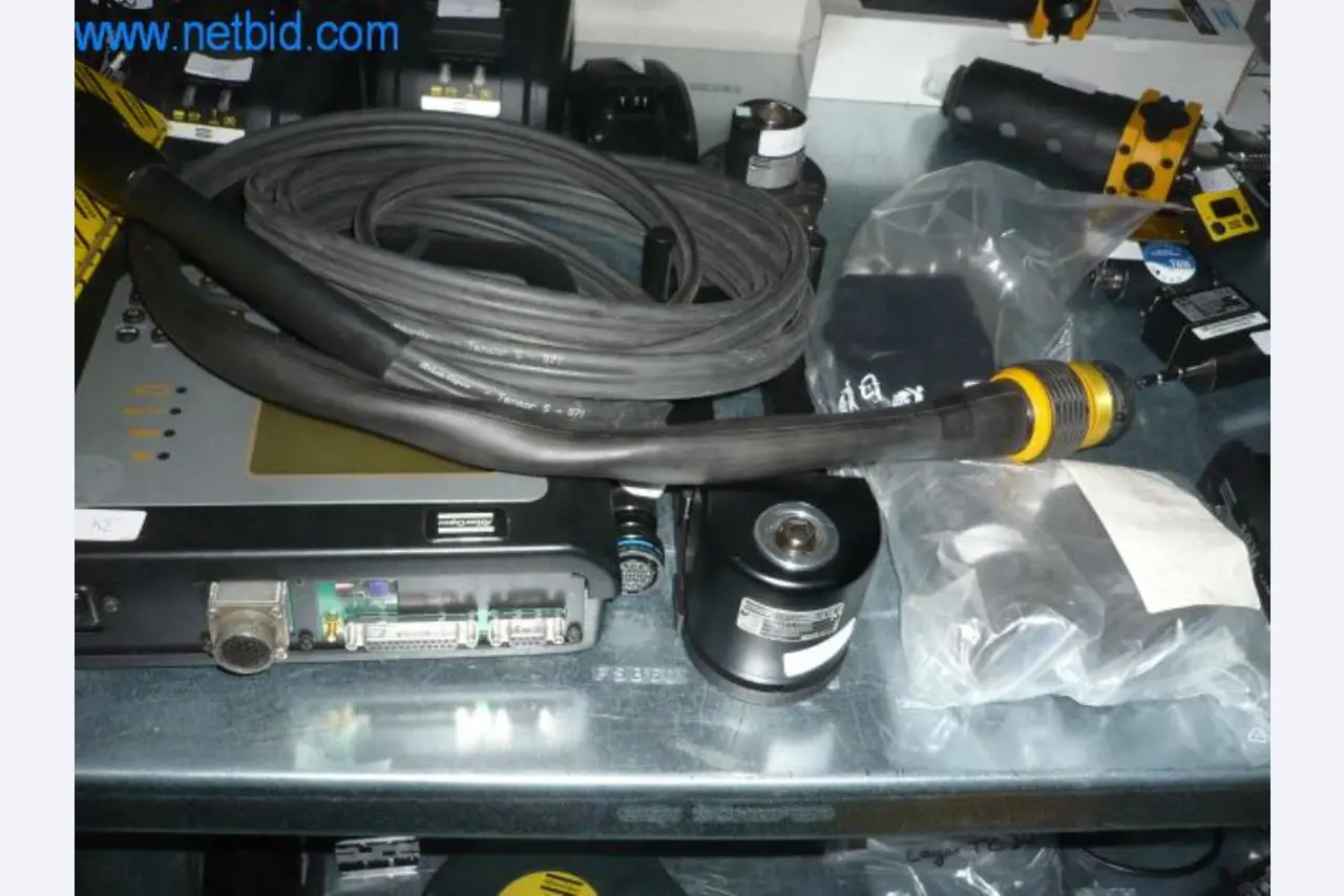 CNC draai-/freescentrum/machines, industriële trucks, kantoor- en bedrijfsuitrusting-4