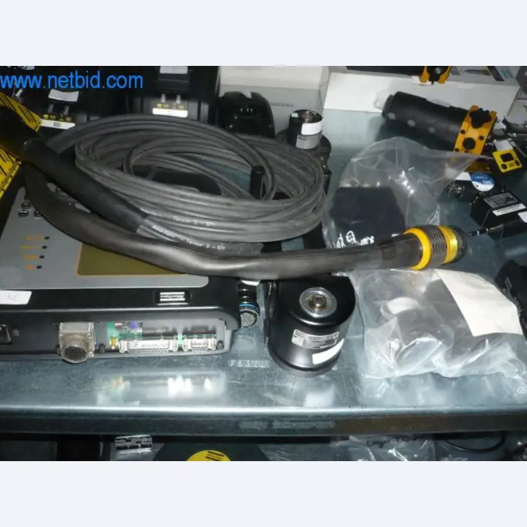 CNC draai-/freescentrum/machines, industriële trucks, kantoor- en bedrijfsuitrusting-4