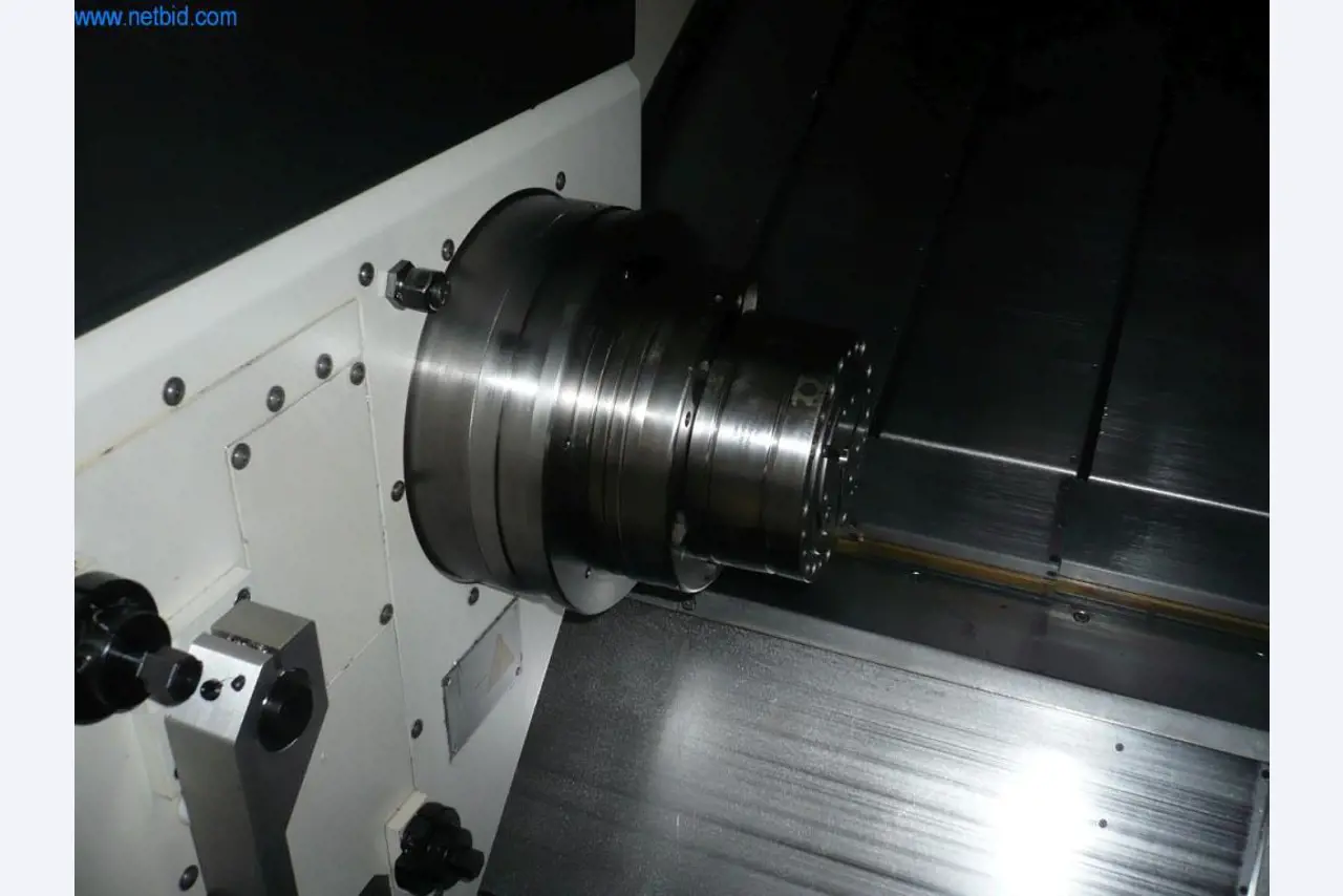 CNC soustružnicko-frézovací centra / stroje, průmyslové vozíky, kancelářské a obchodní vybavení-6