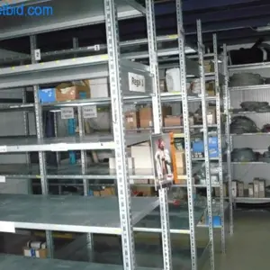 11 lfm. Plug-in shelving