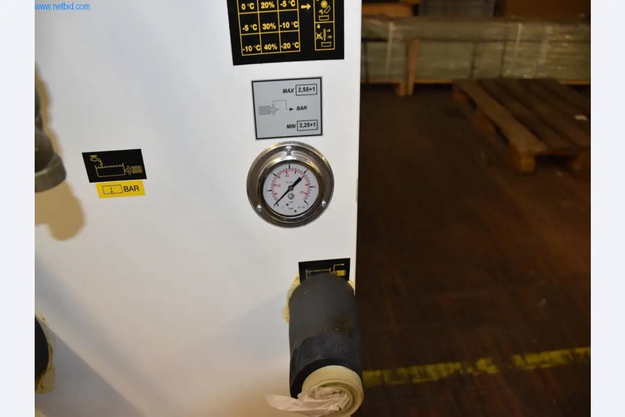 Uitgebreide voorraden vacuümpompen, meetapparatuur, reserveonderdelen en accessoires-4