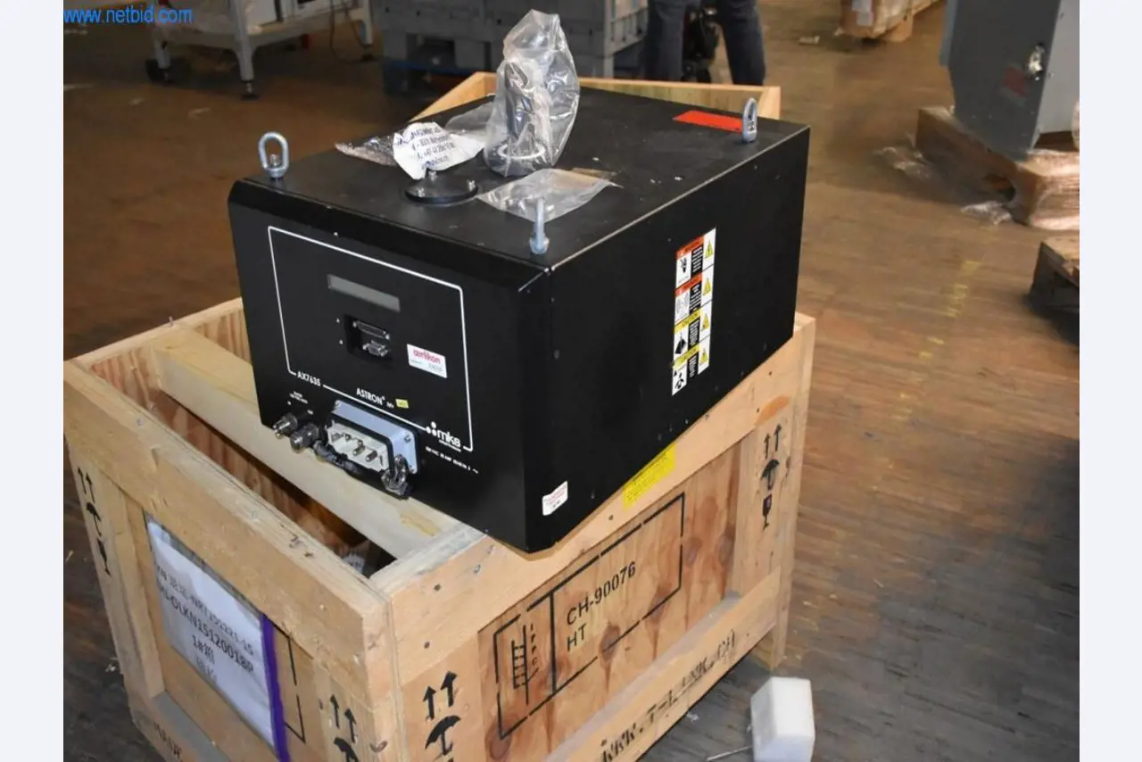 Rozsáhlé zásoby vývěv, měřicích přístrojů, náhradních dílů a příslušenství-1