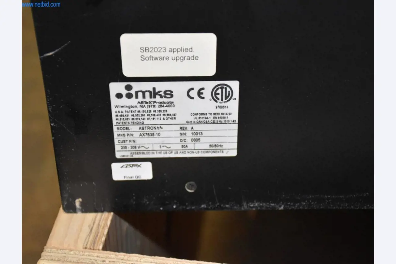 Rozsáhlé zásoby vývěv, měřicích přístrojů, náhradních dílů a příslušenství-3