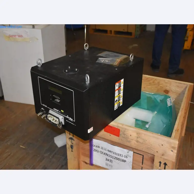 Rozsáhlé zásoby vývěv, měřicích přístrojů, náhradních dílů a příslušenství-1