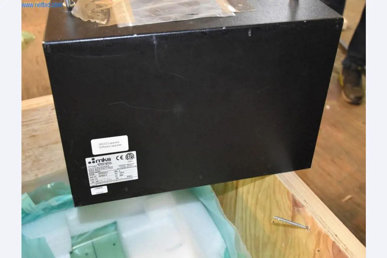 Rozsáhlé zásoby vývěv, měřicích přístrojů, náhradních dílů a příslušenství-4