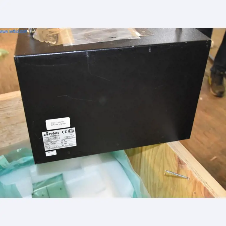 Rozsáhlé zásoby vývěv, měřicích přístrojů, náhradních dílů a příslušenství-4