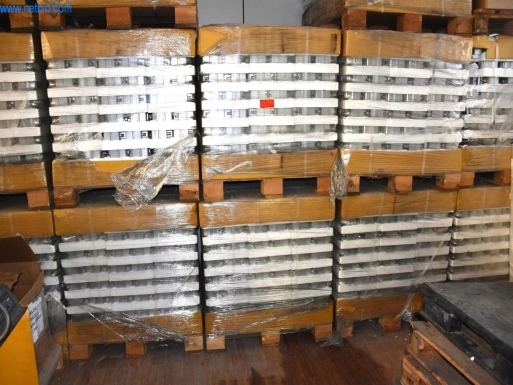 Umfangreiche Bestände an Vakuumpumpen, Meßgeräten, Ersatzteilen und Zubehör-2