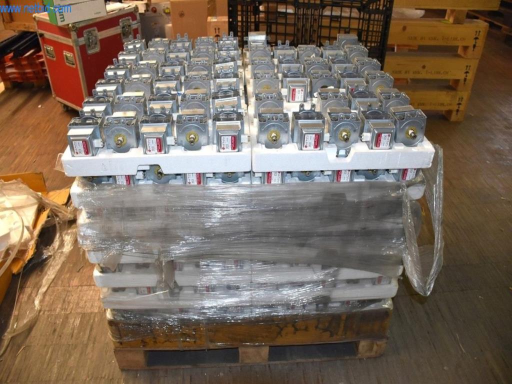 Umfangreiche Bestände an Vakuumpumpen, Meßgeräten, Ersatzteilen und Zubehör-4