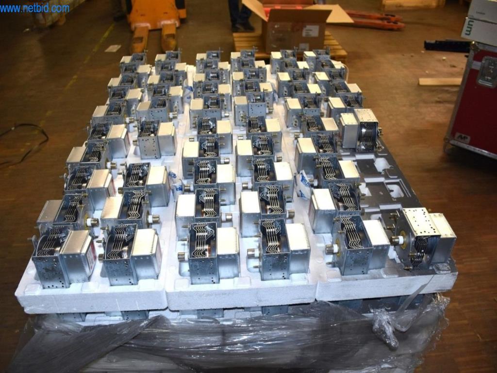 Umfangreiche Bestände an Vakuumpumpen, Meßgeräten, Ersatzteilen und Zubehör-5