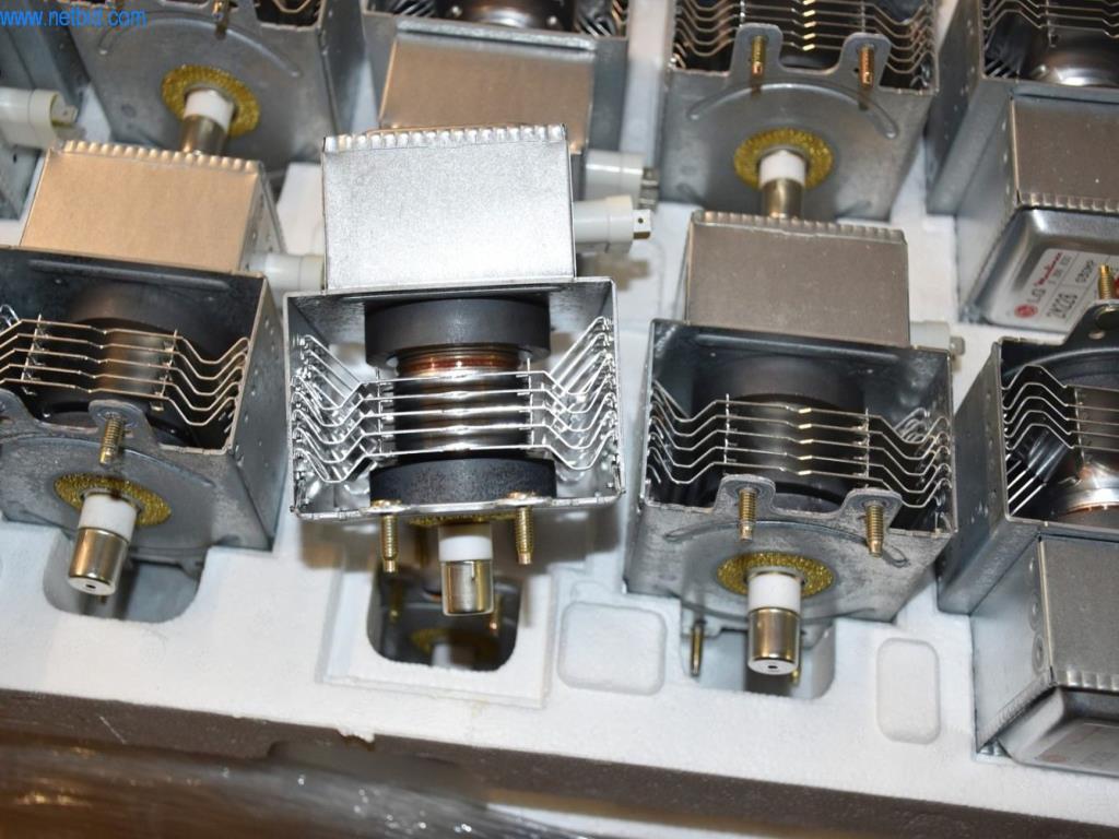 Umfangreiche Bestände an Vakuumpumpen, Meßgeräten, Ersatzteilen und Zubehör-7