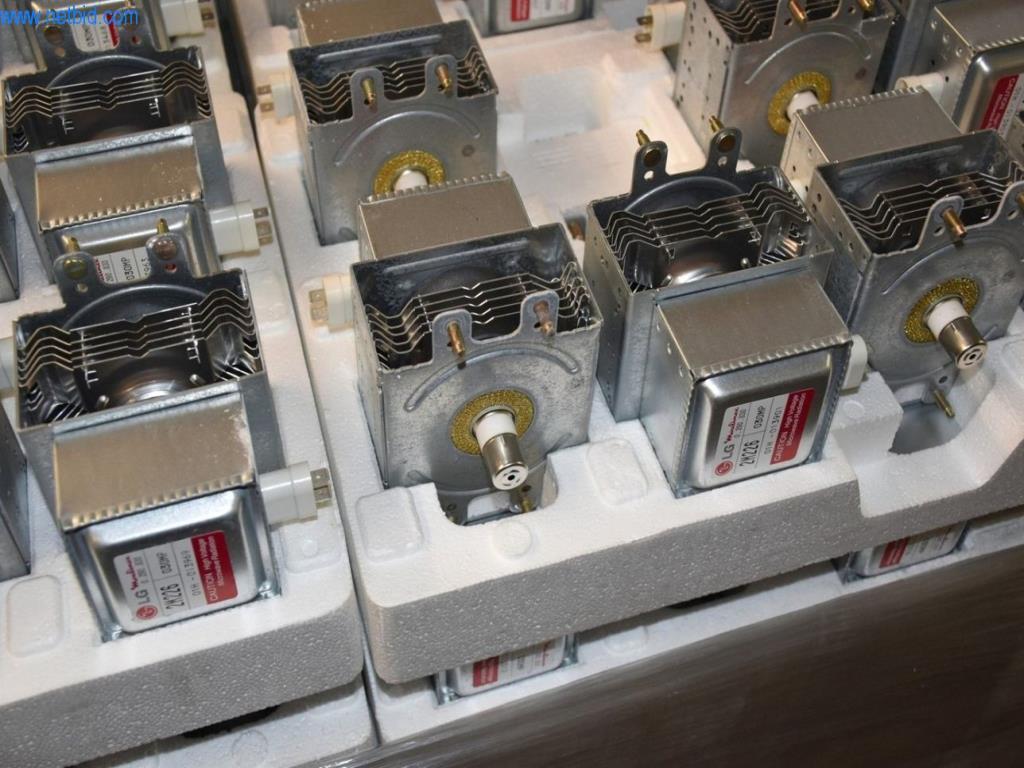 Umfangreiche Bestände an Vakuumpumpen, Meßgeräten, Ersatzteilen und Zubehör-8