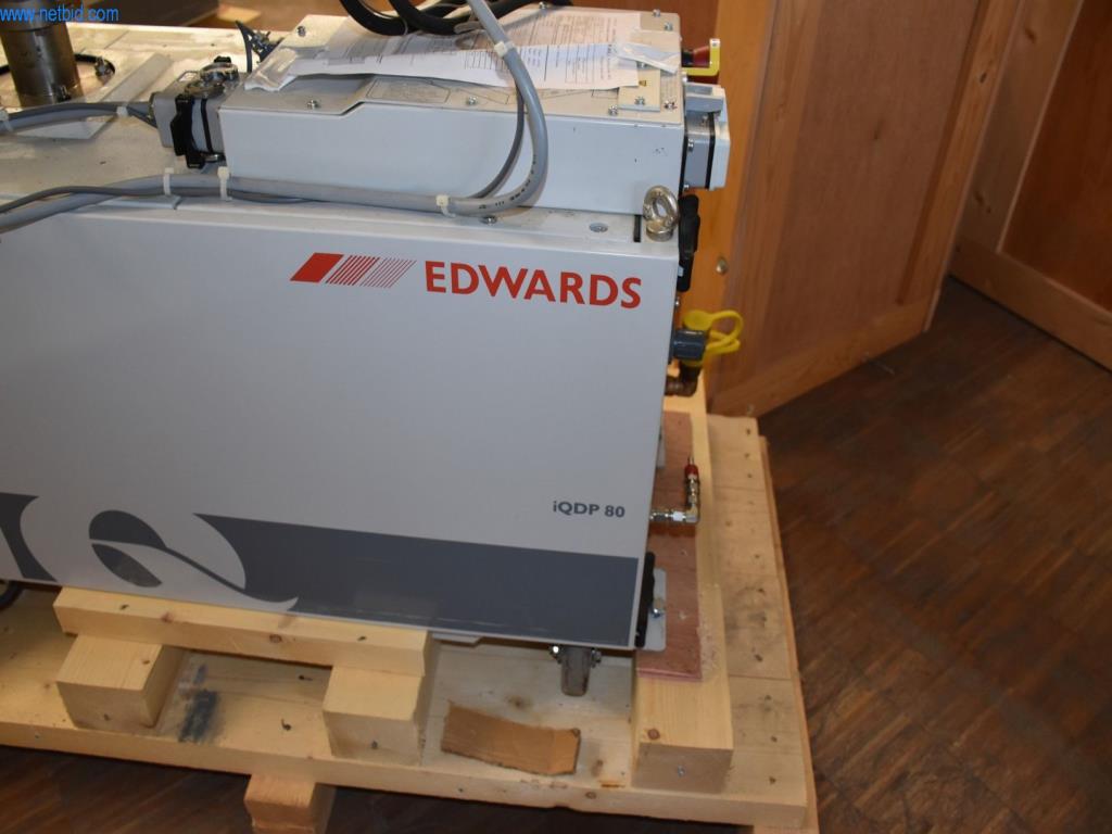 Obsežne zaloge vakuumskih črpalk, merilnih naprav, rezervnih delov in dodatne opreme-3