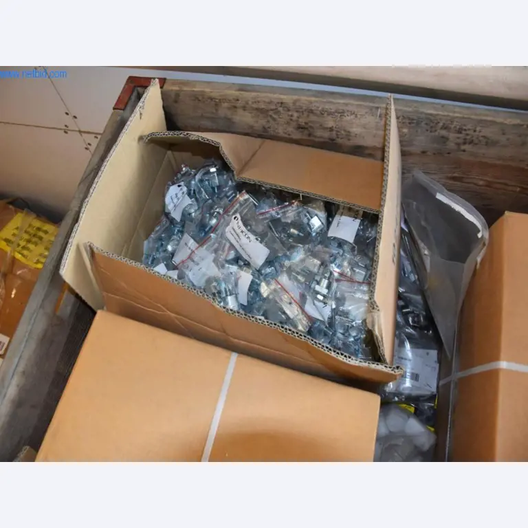 Umfangreiche Bestände an Vakuumpumpen, Meßgeräten, Ersatzteilen und Zubehör-10