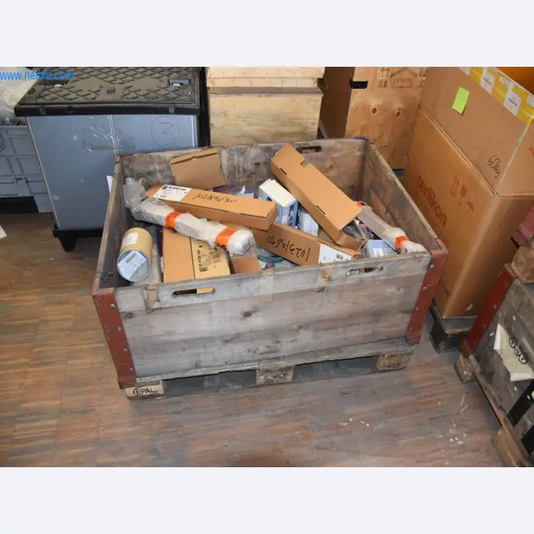 Umfangreiche Bestände an Vakuumpumpen, Meßgeräten, Ersatzteilen und Zubehör-2