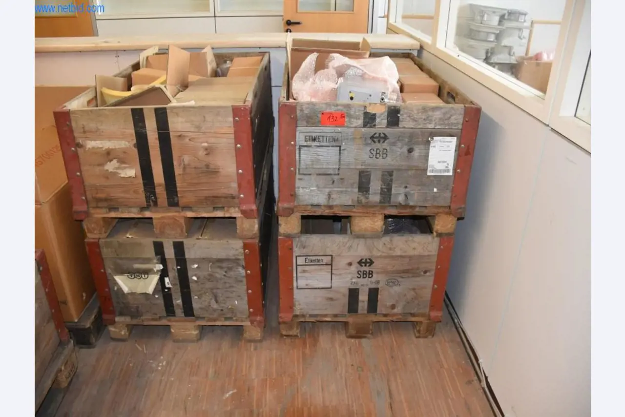 Umfangreiche Bestände an Vakuumpumpen, Meßgeräten, Ersatzteilen und Zubehör-4