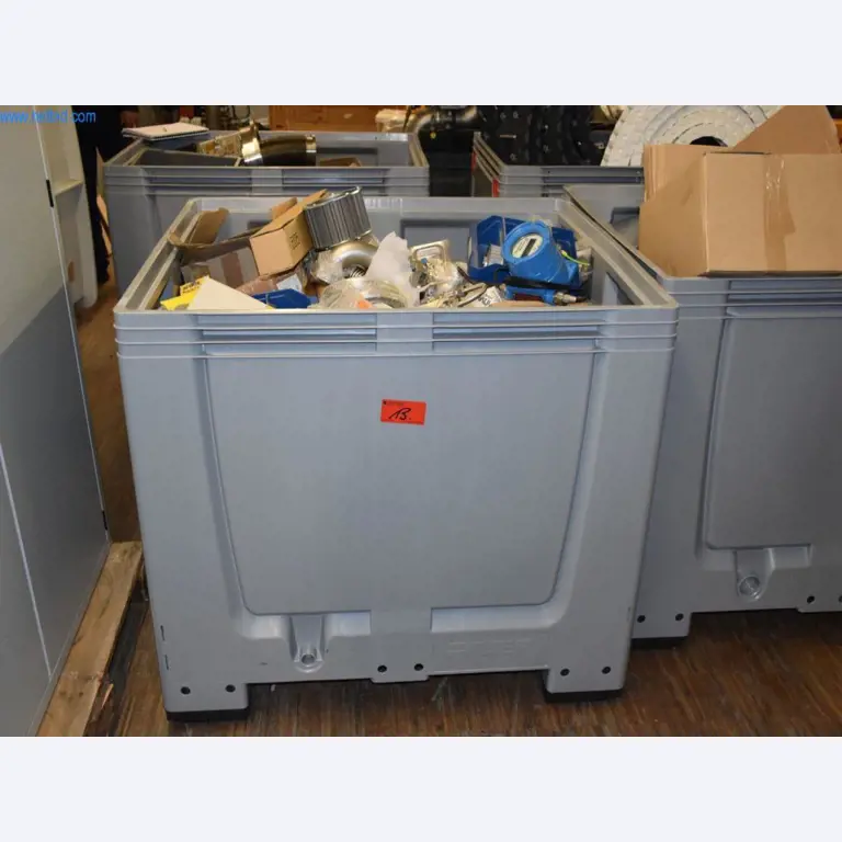 Rozsáhlé zásoby vývěv, měřicích přístrojů, náhradních dílů a příslušenství-1