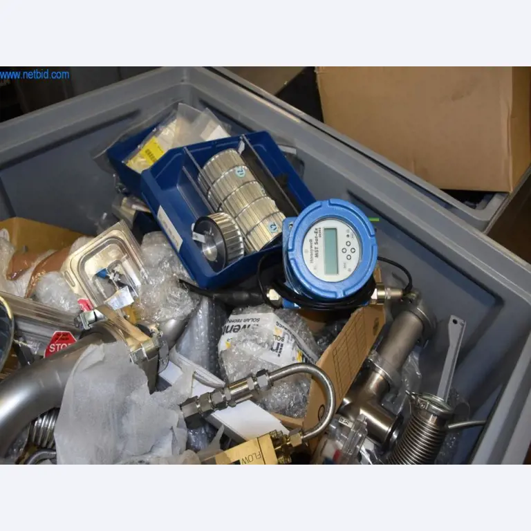 Rozsáhlé zásoby vývěv, měřicích přístrojů, náhradních dílů a příslušenství-3