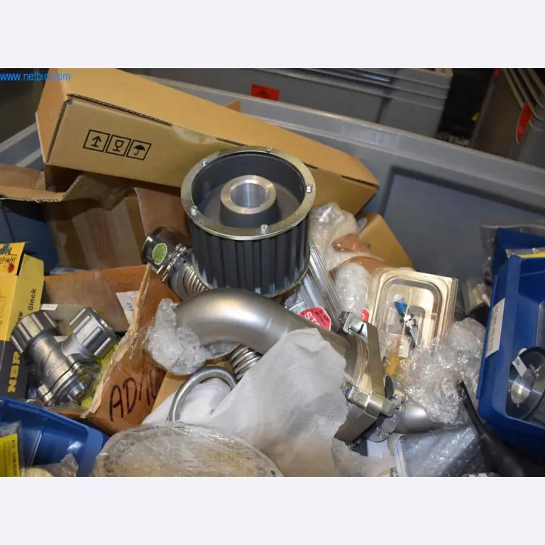 Rozsáhlé zásoby vývěv, měřicích přístrojů, náhradních dílů a příslušenství-4