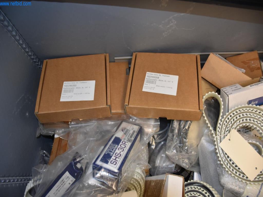 Rozsáhlé zásoby vývěv, měřicích přístrojů, náhradních dílů a příslušenství-2