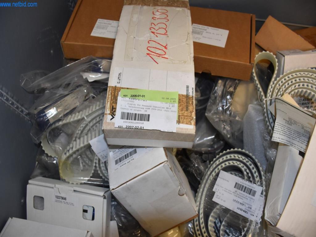 Rozsáhlé zásoby vývěv, měřicích přístrojů, náhradních dílů a příslušenství-3