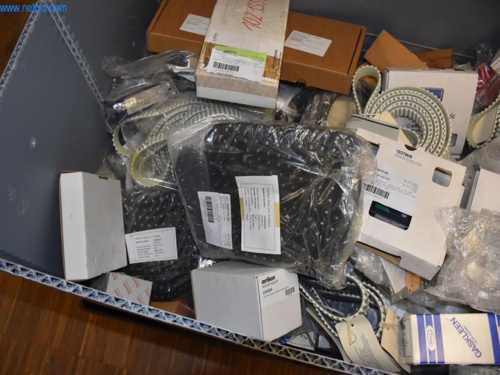 Rozsáhlé zásoby vývěv, měřicích přístrojů, náhradních dílů a příslušenství-4