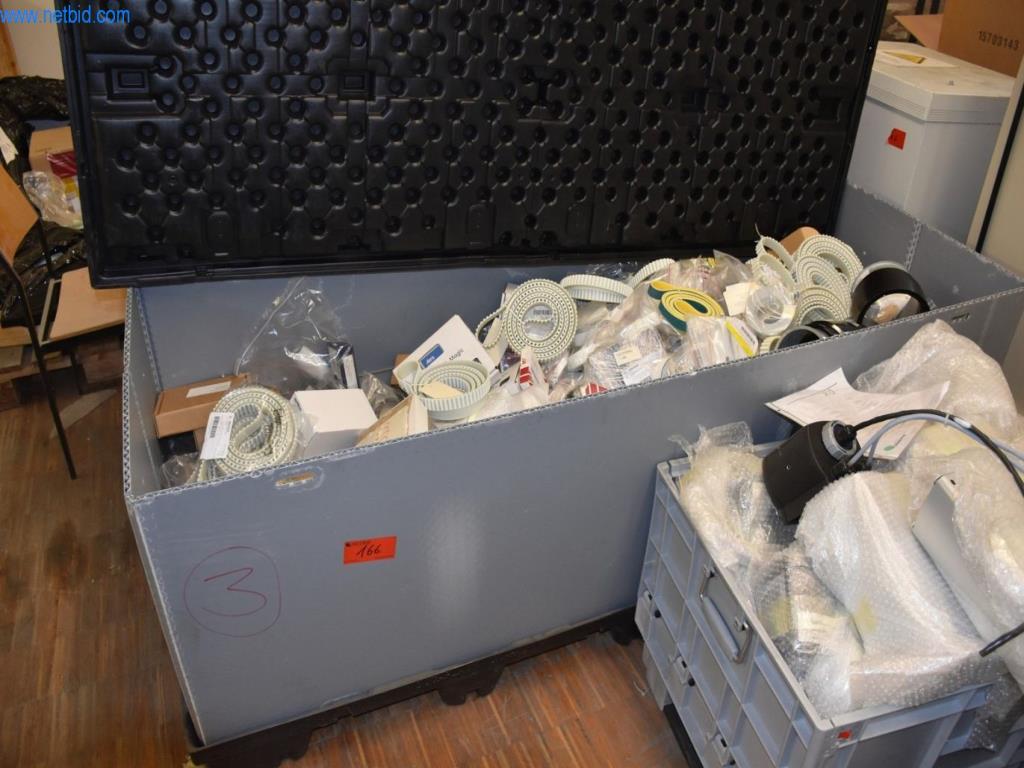 Rozsáhlé zásoby vývěv, měřicích přístrojů, náhradních dílů a příslušenství-5