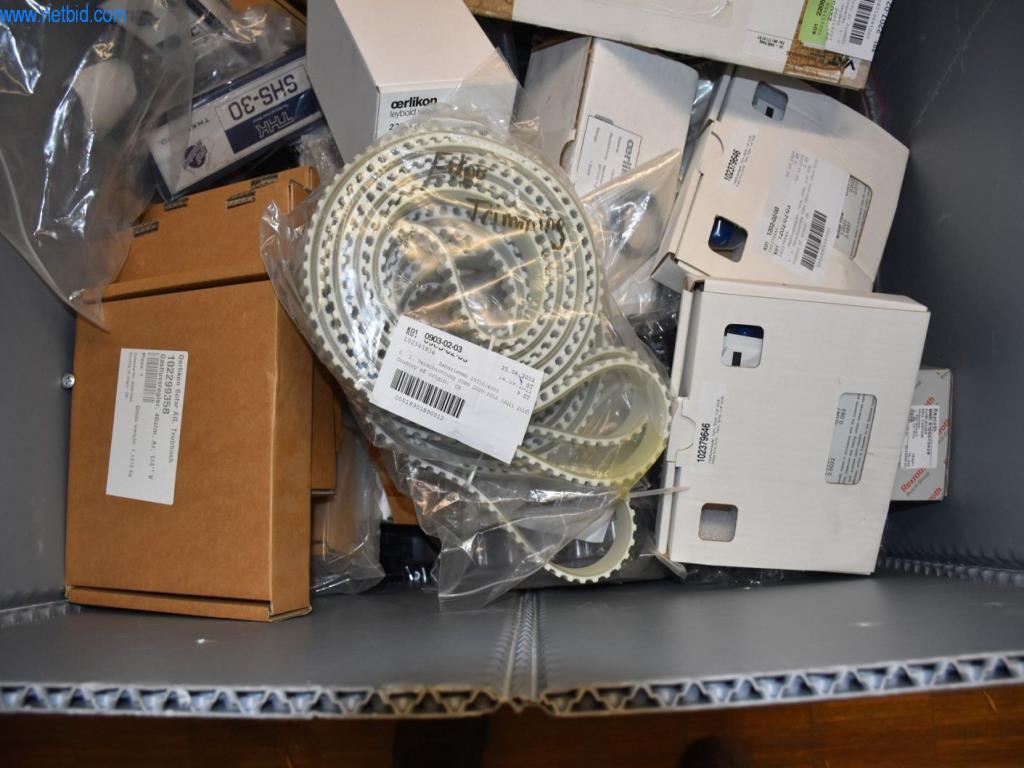 Rozsáhlé zásoby vývěv, měřicích přístrojů, náhradních dílů a příslušenství-8