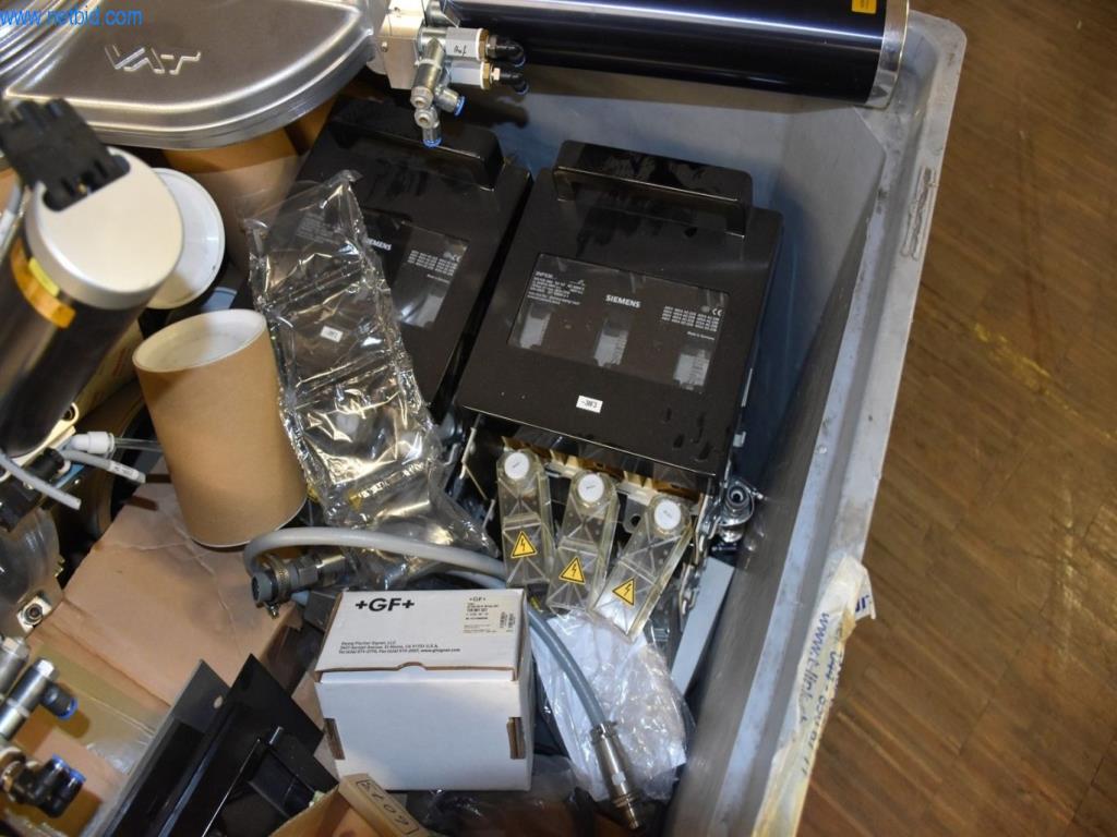 Obsežne zaloge vakuumskih črpalk, merilnih naprav, rezervnih delov in dodatne opreme-2