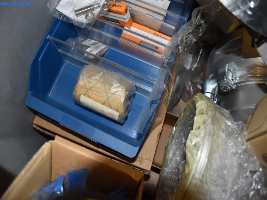 Obsežne zaloge vakuumskih črpalk, merilnih naprav, rezervnih delov in dodatne opreme-6