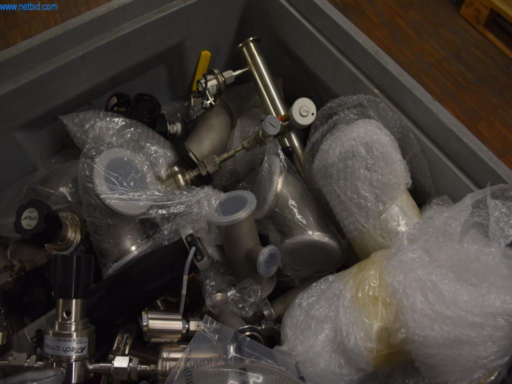 Umfangreiche Bestände an Vakuumpumpen, Meßgeräten, Ersatzteilen und Zubehör-10