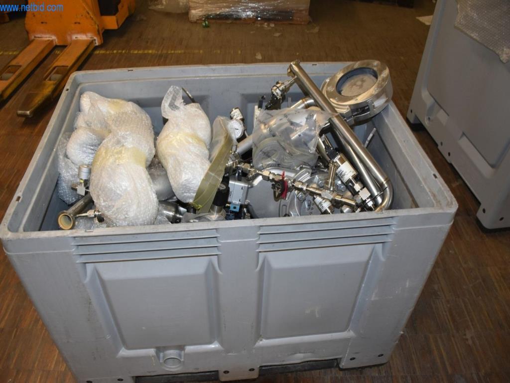 Umfangreiche Bestände an Vakuumpumpen, Meßgeräten, Ersatzteilen und Zubehör-1