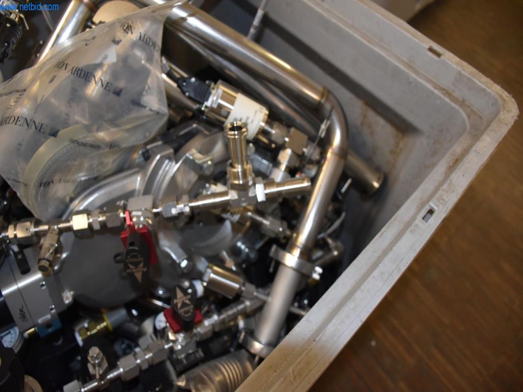 Umfangreiche Bestände an Vakuumpumpen, Meßgeräten, Ersatzteilen und Zubehör-5