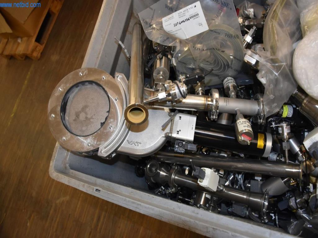 Umfangreiche Bestände an Vakuumpumpen, Meßgeräten, Ersatzteilen und Zubehör-8