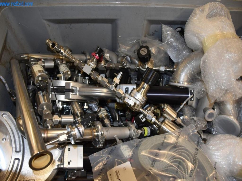 Umfangreiche Bestände an Vakuumpumpen, Meßgeräten, Ersatzteilen und Zubehör-9