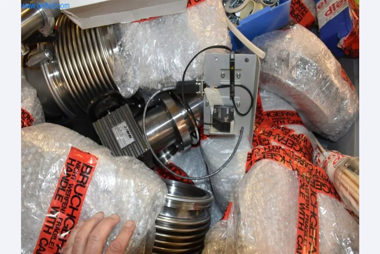 Amplias existencias de bombas de vacío, dispositivos de medición, piezas de repuesto y accesorios-8