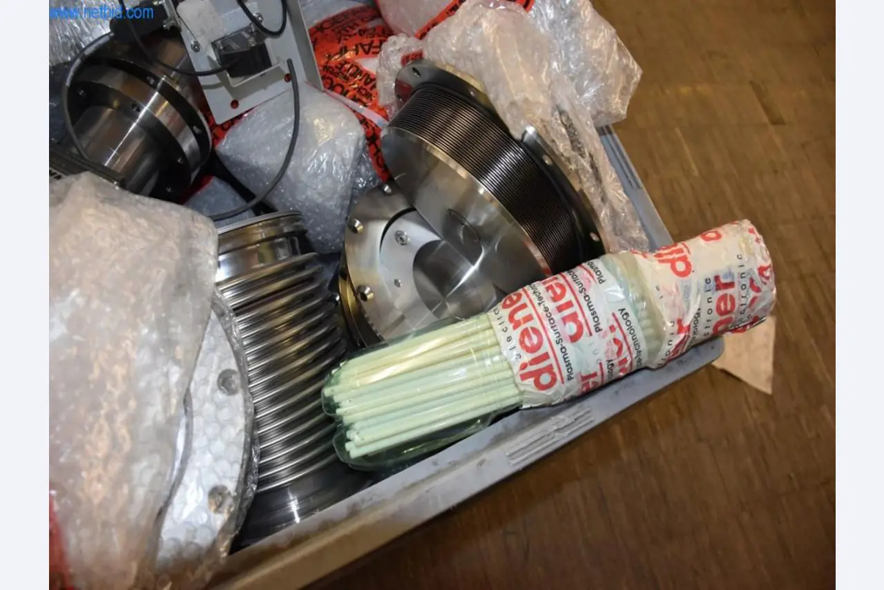 Amplias existencias de bombas de vacío, dispositivos de medición, piezas de repuesto y accesorios-9