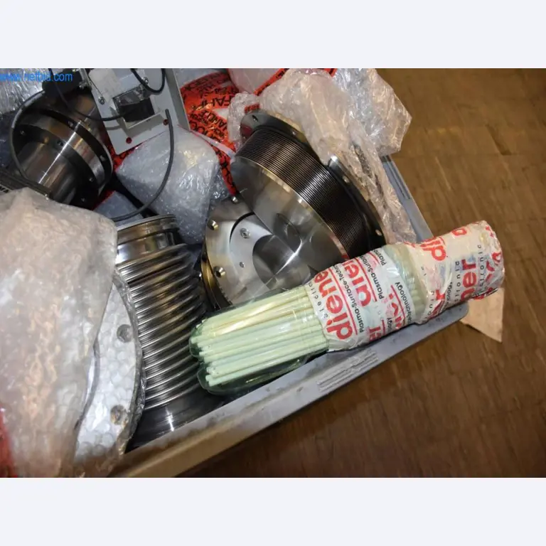 Amplias existencias de bombas de vacío, dispositivos de medición, piezas de repuesto y accesorios-9