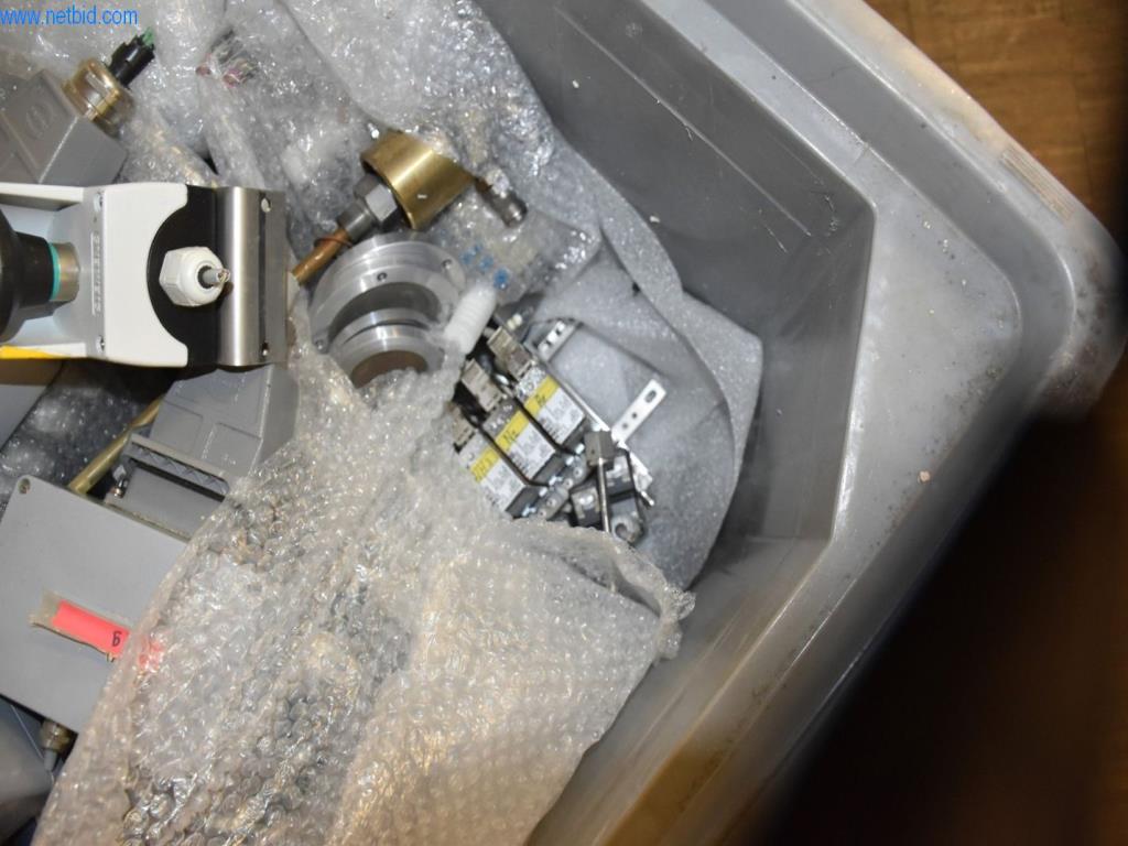 Amplias existencias de bombas de vacío, dispositivos de medición, piezas de repuesto y accesorios-10