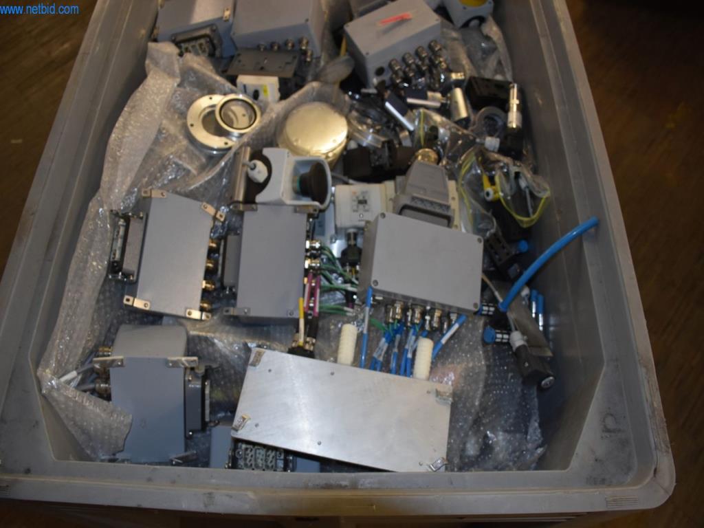 Amplias existencias de bombas de vacío, dispositivos de medición, piezas de repuesto y accesorios-3