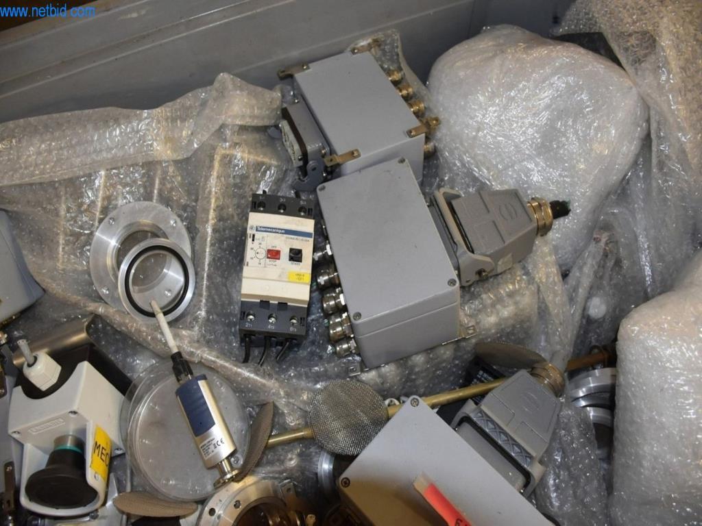 Amplias existencias de bombas de vacío, dispositivos de medición, piezas de repuesto y accesorios-4