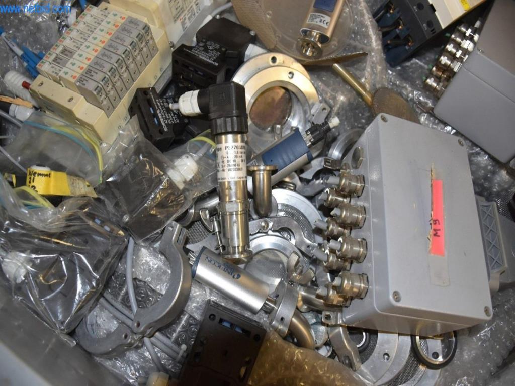 Amplias existencias de bombas de vacío, dispositivos de medición, piezas de repuesto y accesorios-7