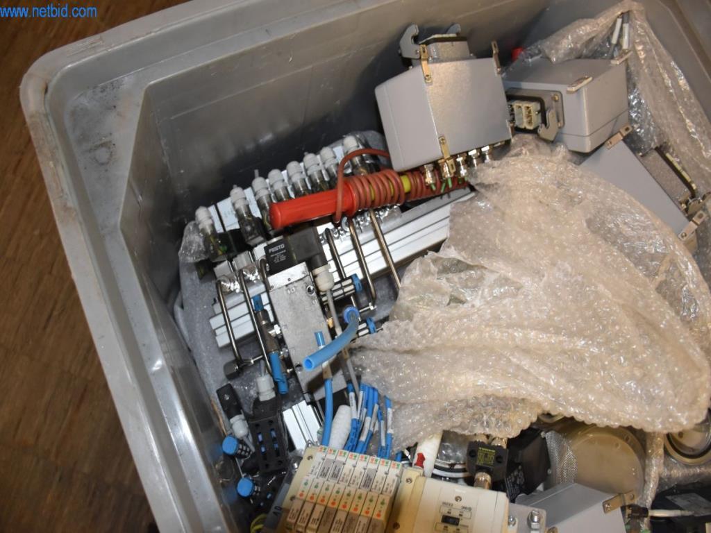 Amplias existencias de bombas de vacío, dispositivos de medición, piezas de repuesto y accesorios-9