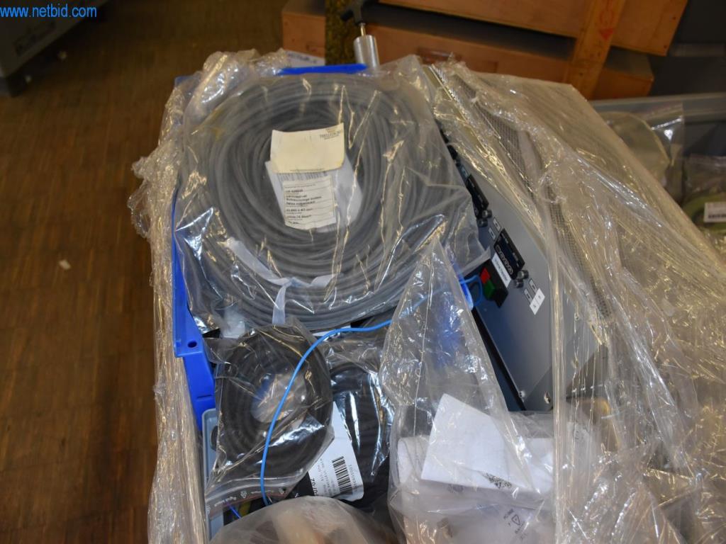 Umfangreiche Bestände an Vakuumpumpen, Meßgeräten, Ersatzteilen und Zubehör-2